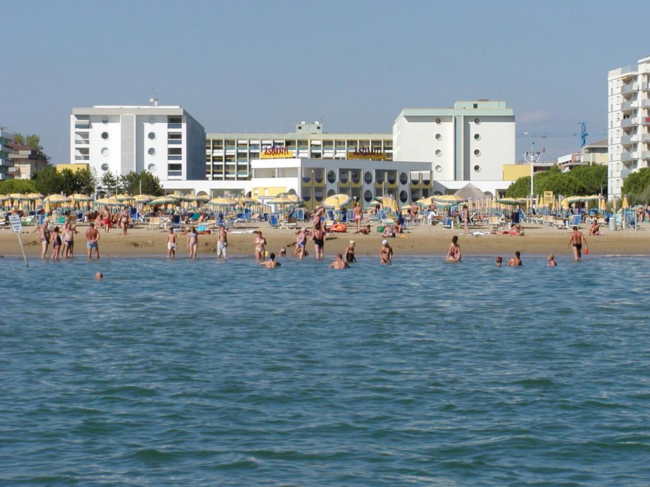 Complesso Solarium Apartamento Bibione Exterior foto